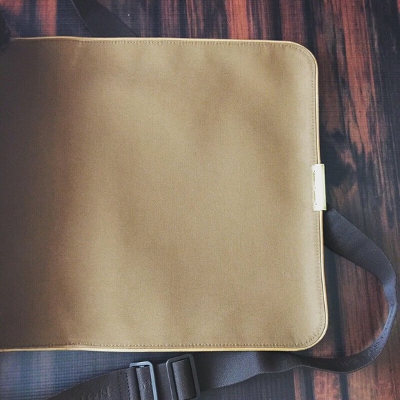 Louis Vuitton Abbesses Monogram Large Messenger - Picture 6 of 10